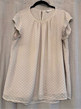 DR2 Cream Swiss Dot Flutter Sleeve Blouse - Size Large